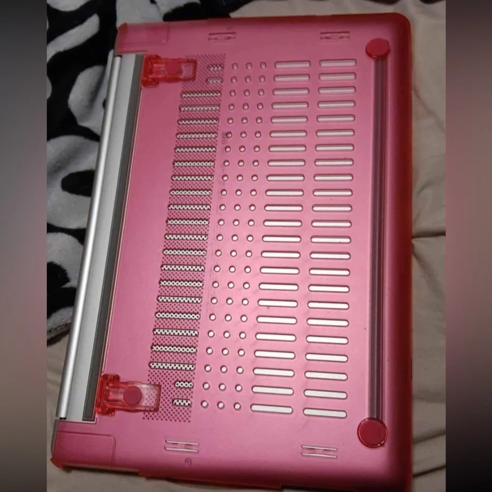 8gb ram 512gb hard drive i do have box, charger comes with $200 worth of stuff